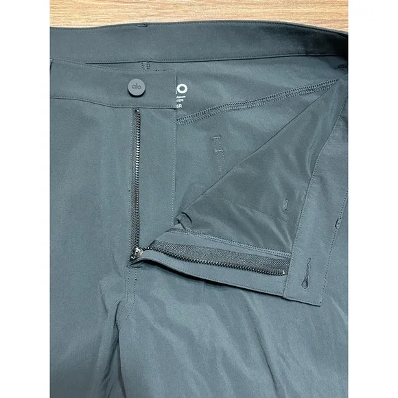 Alo Yoga Men's Day and Night Pants Charcoal Grey Performance Sz 36x30 - Picture 3 of 10